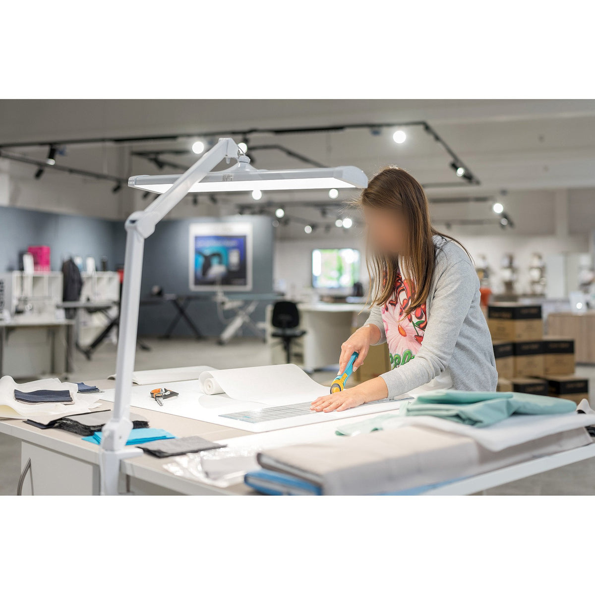 Semplix LED Arbeits-Tischlampe weiß (540 LED/ dimmbar/ Tischklemme)