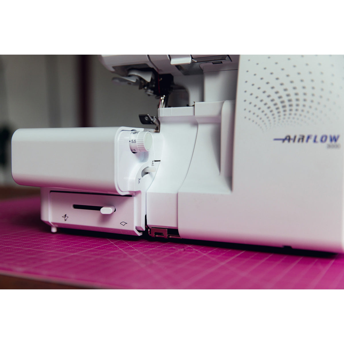 Brother AIRFLOW 3000 mit Lufteinfädelung Versandrückläufer
