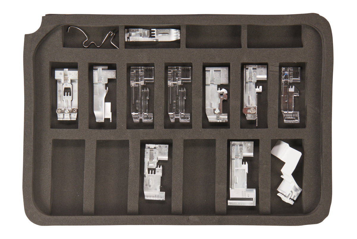 Bernina Zubehörkoffer Overlock (ohne Zubehör/ 3 Einsätze/ 33x15x25 cm/ schwarz)