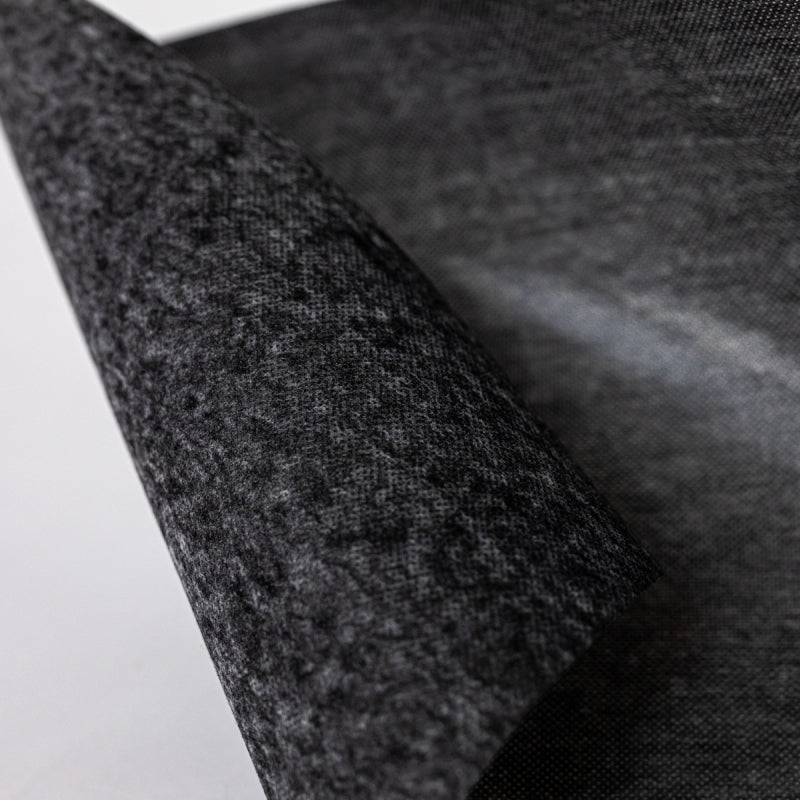 SULKY Ultra Stable (50 cm x 5 m/ schwarz/ permanent klebendes Vlies zum Aufbügeln)