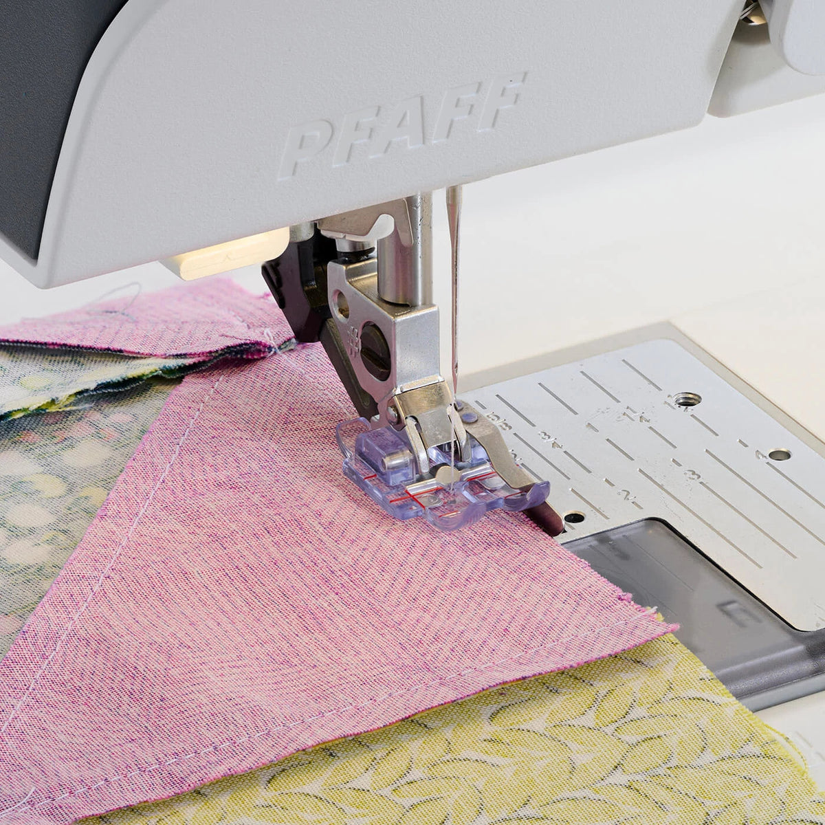 Pfaff 1/4 Klarsicht- Quilt- und Patchworkfuß mit Kantenführung