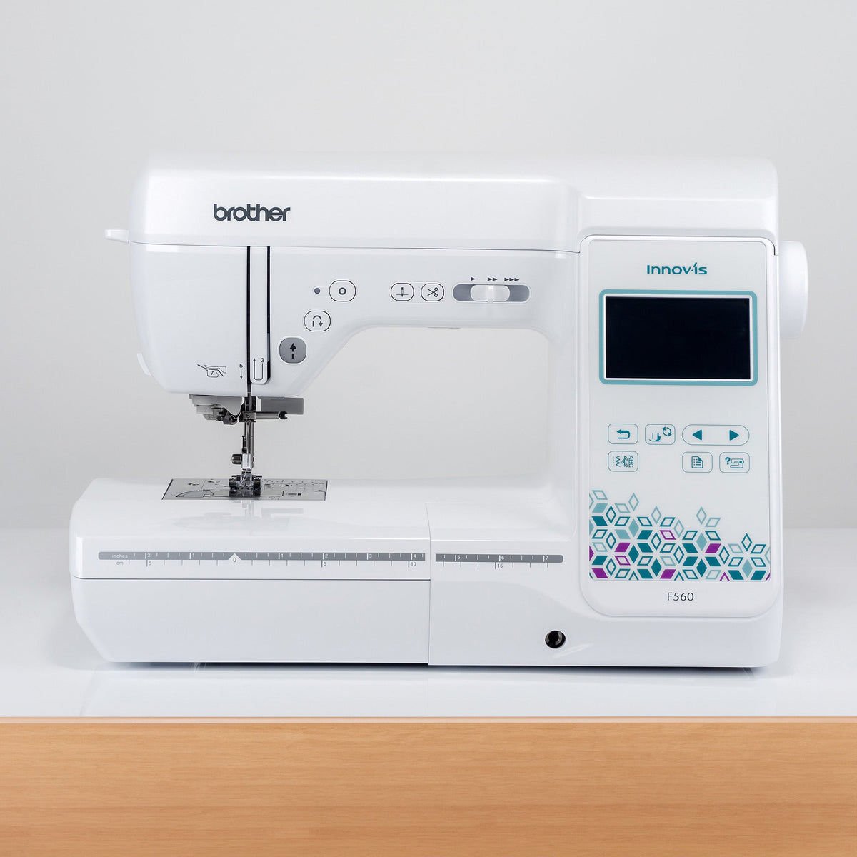 Brother Innov-is F560 Näh- und Quiltmaschine Versandrückläufer