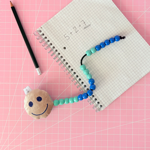 Gratis Stickdatei für RechenSmiley 😊🧮