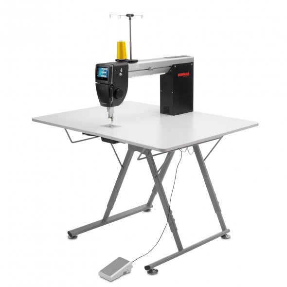 Bernina Q 20 Longarm Quiltmaschine mit Falttisch