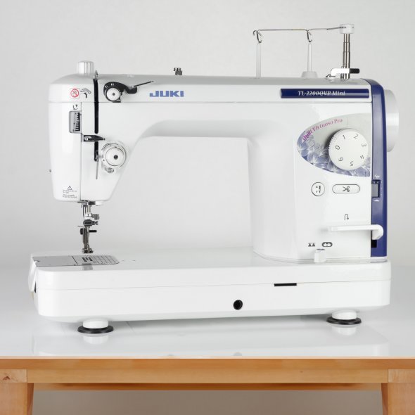 Juki TL 2200 QVP mini Schnellnäher mit Fadenabschneider Versandrückläufer