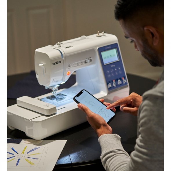 Brother Innovis M380D Disney Näh- und Stickmaschine