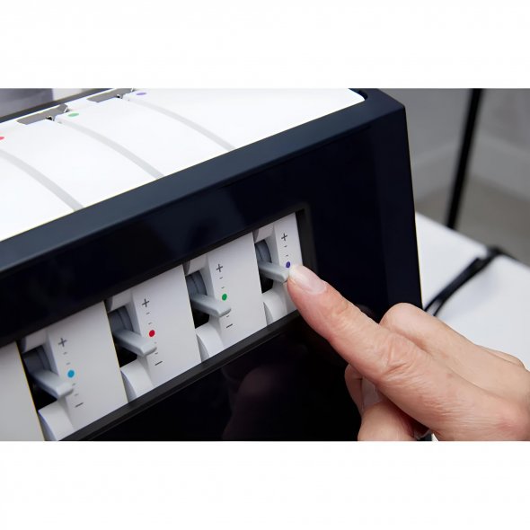 Pfaff® Admire™ Air 6000 Coverlock mit Lufteinfädelung