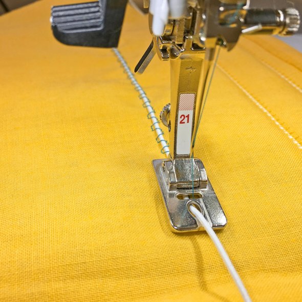 Bernina Nr. 21 Schnuraufnähfuß (für alte Modelle)