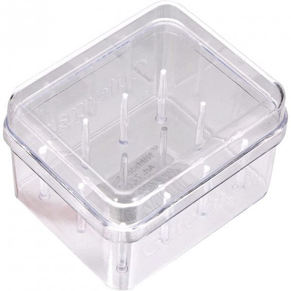 Gütermann Nähgarn-Box Acryl ungefüllt (für 12 Spulen/ 200 m/ 9,4 x 6,2 x 6,8 cm)