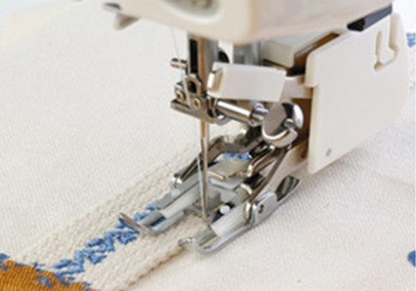 Janome Obertransportfuß mit Kantenlineal (offen/ Hochschaft/ 7 mm)