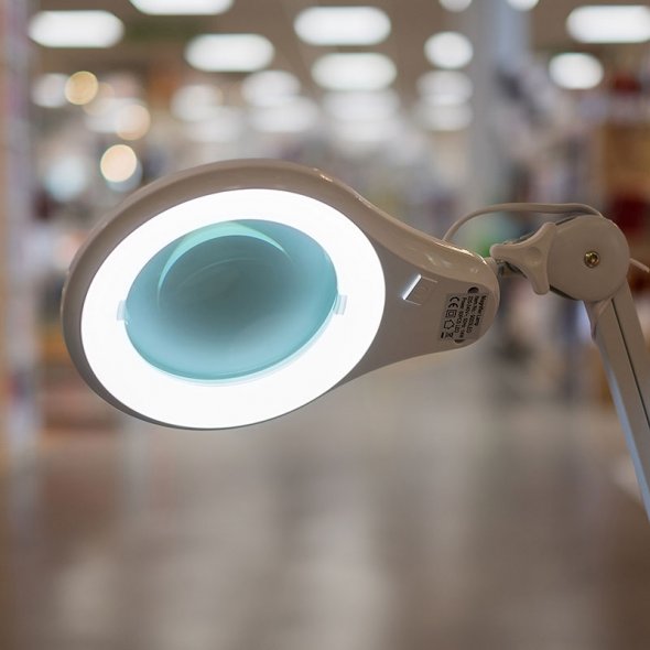 Semplix LED Lupen-Stehlampe 3D weiß (Linse 127 mm/dimmbar/Standfuß mit Rollen)