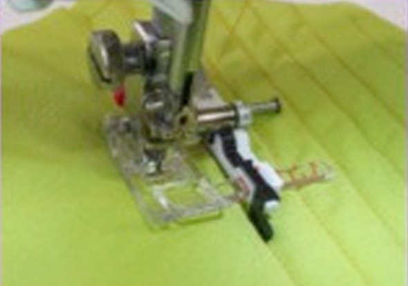 Janome Saumfuß mit verstellbarer Führung - Parallelnähfuß