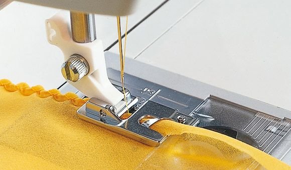 Husqvarna Viking Säumerfuß (2 mm Muschelnaht)