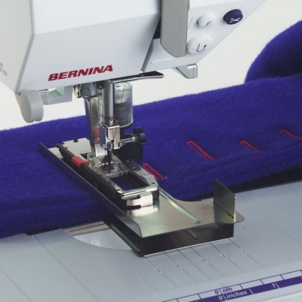 Bernina Transporthilfe zum Knopfloch nähen