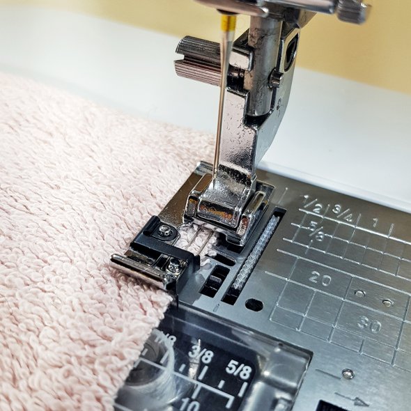 Janome Overlockfuß M (7 mm)