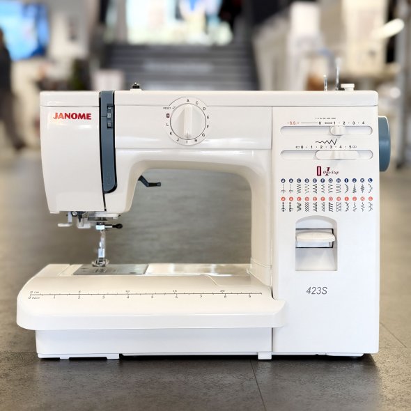 Janome 423S mechanische Nähmaschine Versandrückläufer