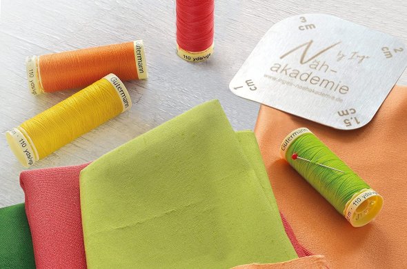Gütermann Allesnäher + Zeichen/ Bügelschablone Nähfaden-Set (10 Farben/ 100 m)