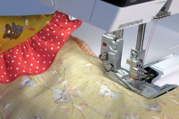 Bernina Nr. C18 Kräusefuß für L 890 Overlock