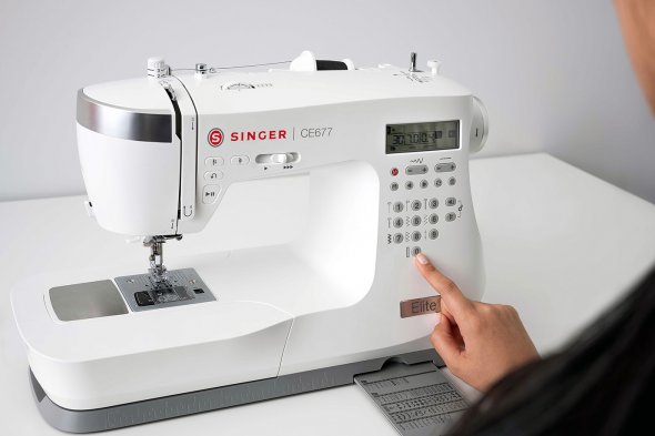 Singer Elite CE677 Computer Nähmaschine Gebrauchtmodell