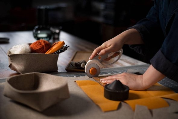Fiskars Duoloop Rollmesser / Rollschneider mit Komfortgriff ( Ø 45 + Ø 60 mm)