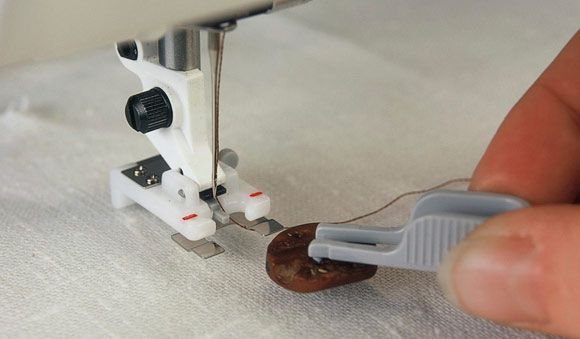 Husqvarna Viking Knopfannähfuß mit Haltevorrichtung