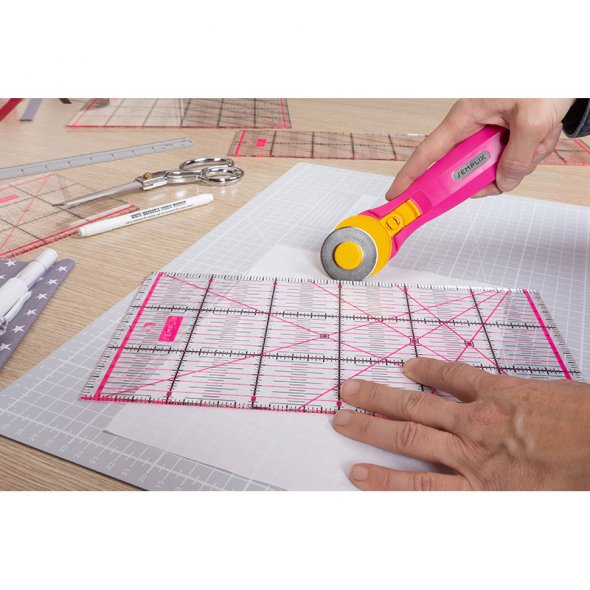 Semplix Patchwork-Quiltlineal (12,5" x 12,5"/ 2,5 mm dick/ pink)