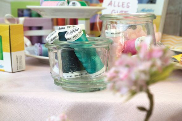 Amann Mettler POLY SHEEN 4BLOSSOM-KIT No.40 800 m