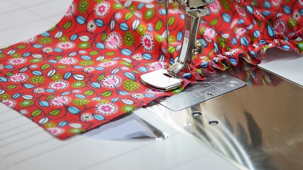 Bernina Nr. 16 Kräuslerfuß (breit/ Stichbreite 9 mm)