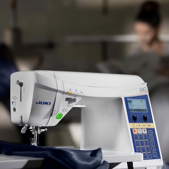 Juki HZL-DX7 Computer Nähmaschine