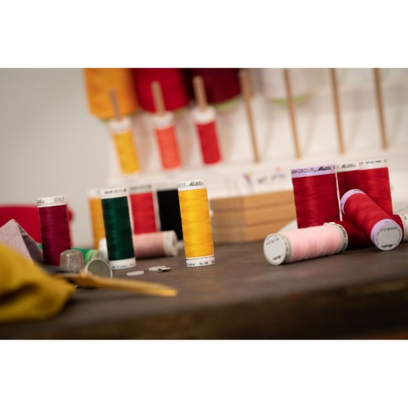 Amann Mettler Stickgarnkoffer POLY SHEEN No.40 (96 Farben/ 200 m)