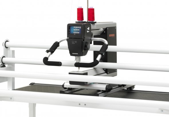 Bernina Q 16 PLUS Langarm Quiltmaschine mit Studio Frame 5-Fuß-Quiltrahmen