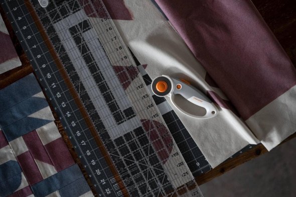 Fiskars Patchwork Lineal (15 x 60 cm/ Skalierung Zentimeter)