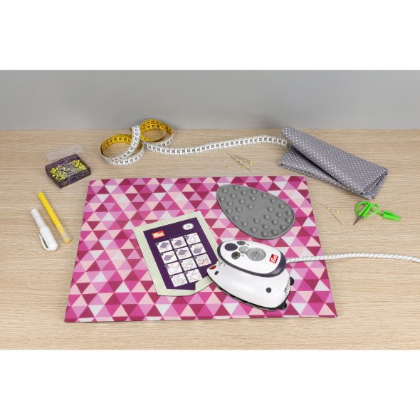 Semplix Bügel-Set mit Ablage und Prym Mini-Bügeleisen (beere/rosa)