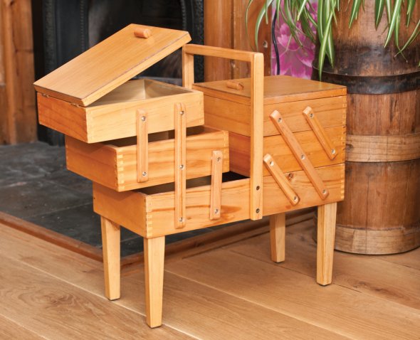 Holz-Nähkästchen mit 3 Ebenen