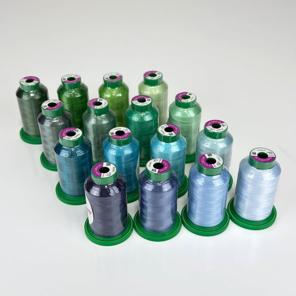 Amann Mettler Garndose Isacord (Farbe grün, blau, aqua, türkis / 1000 m / 16 Konen / Stickgarn)