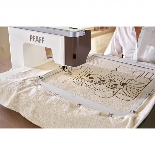 Pfaff creative icon™ 3 Nähmaschine - mit Stickmodul