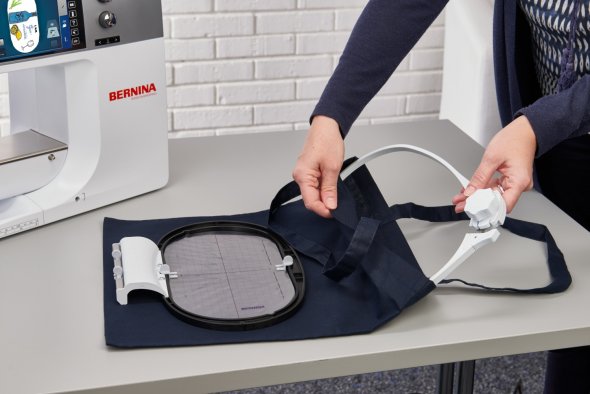 Bernina Stickrahmen Großer Freiarm-Stickrahmen 5er/ 7er/ 8er-Serie + B 990 mit dem genialen Zentralverschluss