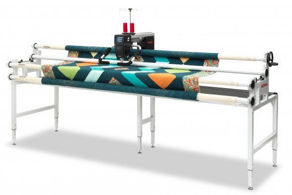 Bernina Q 16 PLUS Langarm Quiltmaschine mit Studio Frame 10-Fuß-Quiltrahmen