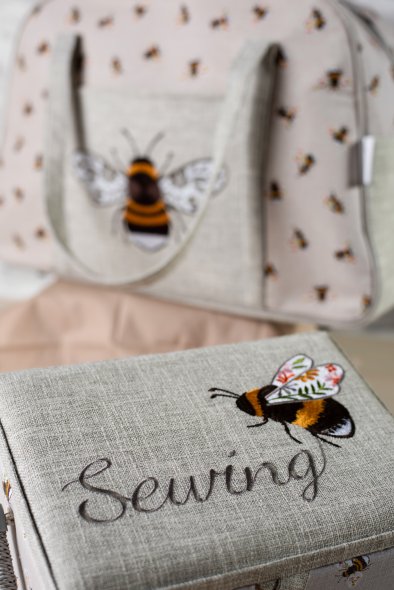 Nähkorb "Sewing-Bienen" (bestickt/ 26 x 19 x 14,5 cm)