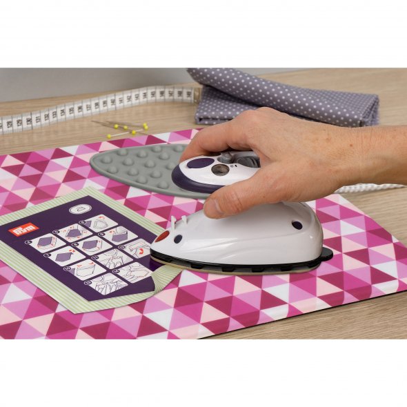 Semplix Bügel-Set mit Ablage und Prym Mini-Bügeleisen (beere/rosa)