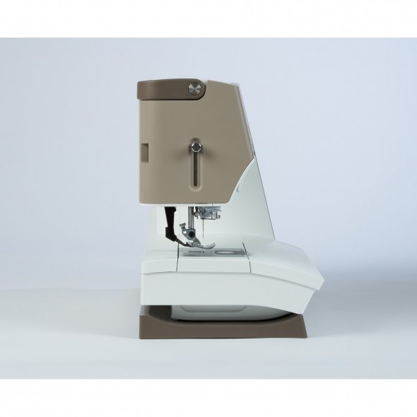 Pfaff creative elevate™ 680 Näh- und Stickmaschine