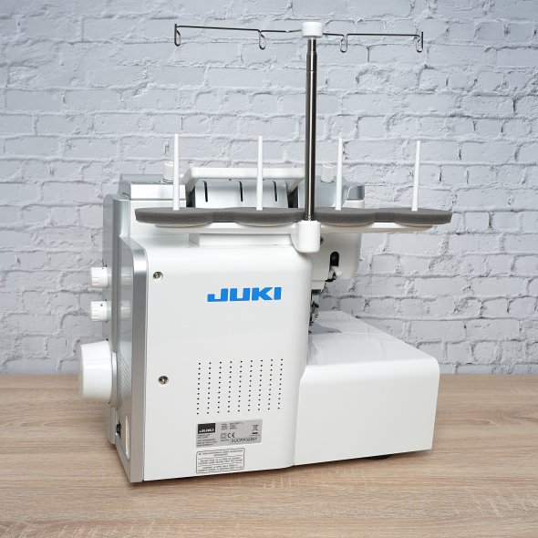 Juki MO-2500 Sumato 4/3/2 Faden Overlock mit Lufteinfädelung