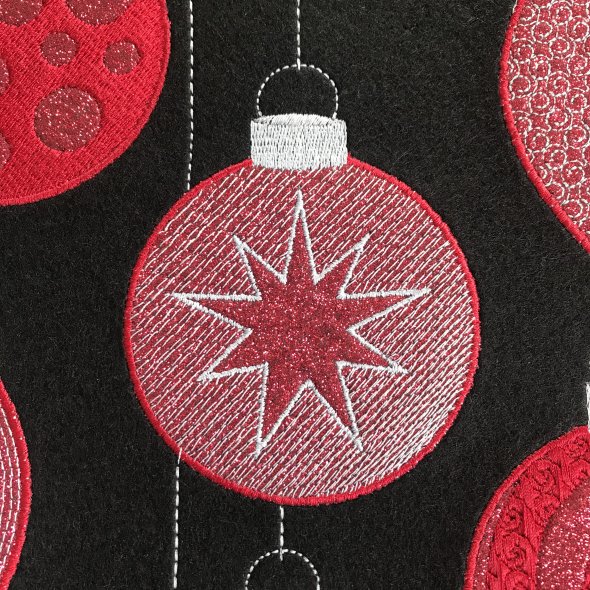 Nähwelt Flach Stickmuster USB "Weihnachtskugeln" (16 Applikations-Motive)