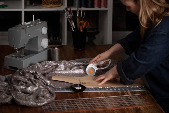 Fiskars Rollmesser / Rollschneider mit Komfortgriff (Ø 60 mm)