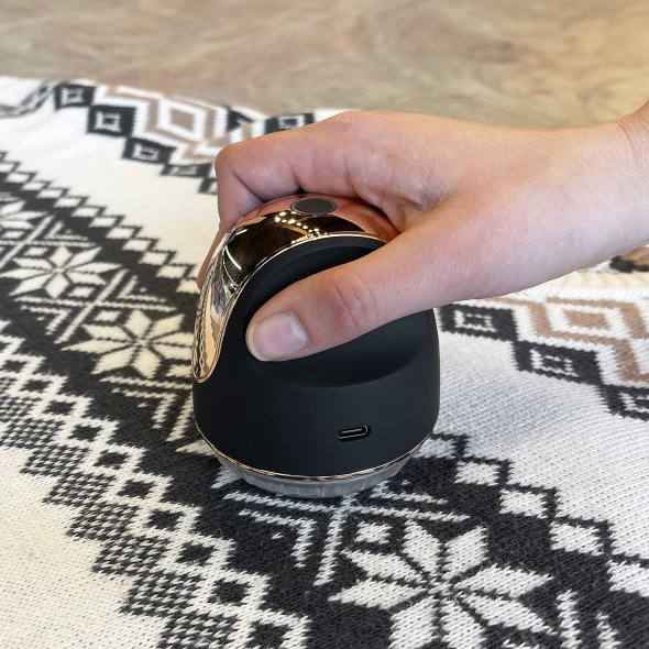 Fusselrasierer mit ergonomischer Halterung (wiederaufladbar)