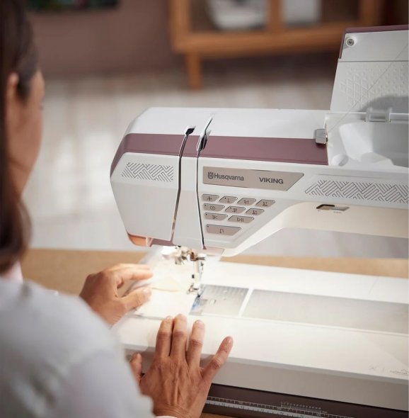 HUSQVARNA® VIKING® Epic™ Quilt™ 97 Nähmaschine