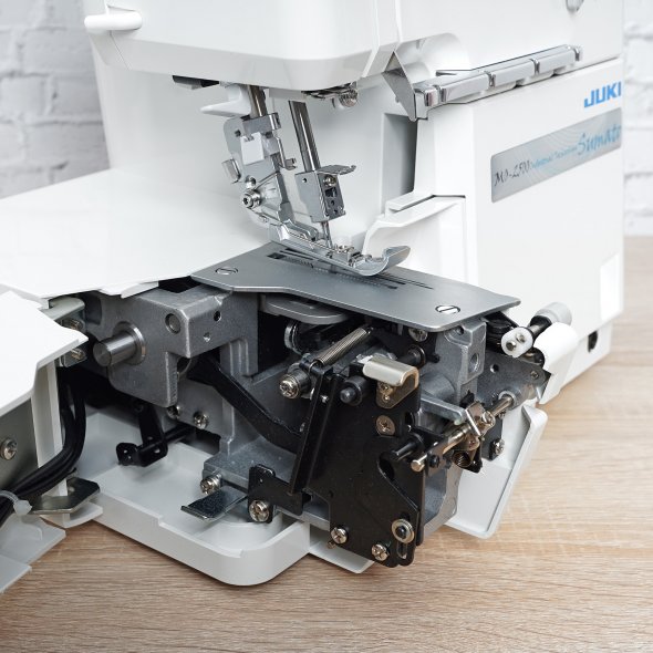Juki MO-2500 Sumato 4/3/2 Faden Overlock mit Lufteinfädelung