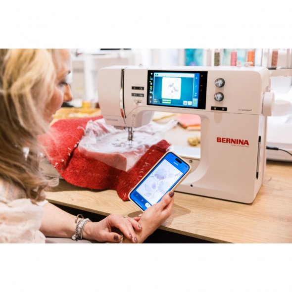 Bernina 700 PRO Stickmaschine - ohne Stickmodul