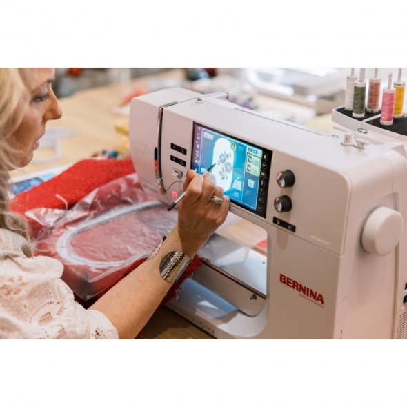 Bernina 700 PRO - mit Stickmodul