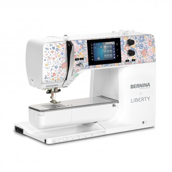 Bernina 580 LIBERTY EDITION Nähmaschine mit Stickmodul und Trolley-Set